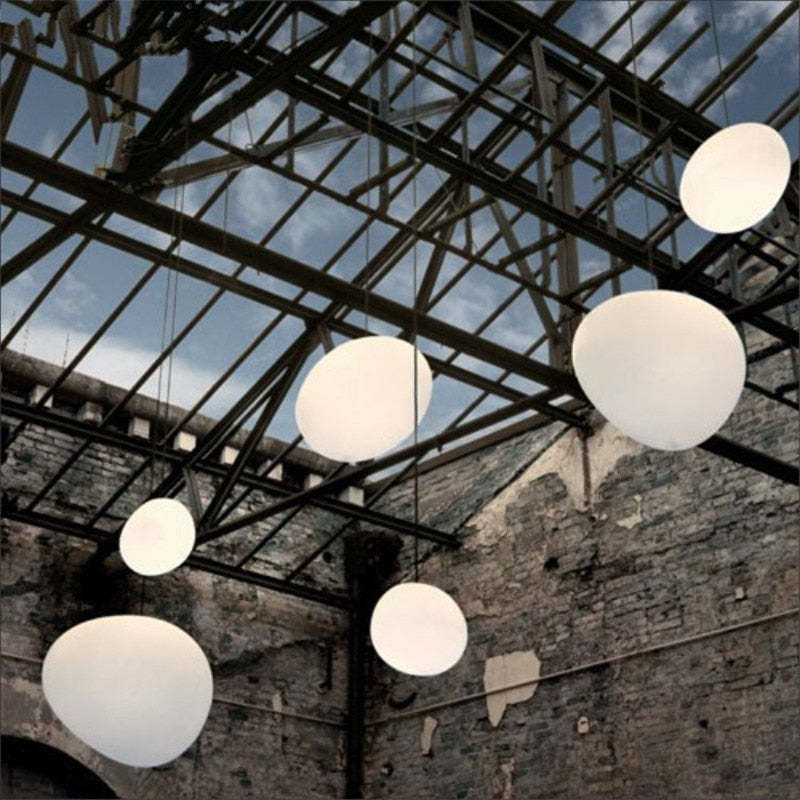 Elun schlanke minimalistische schwebende eiförmige Glas-Pendelleuchte | Fioriscas