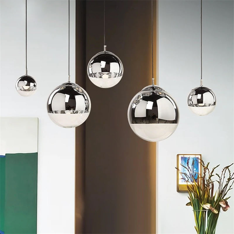 Suspension globe en verre LumaOrb, finitions argent, or et or rose