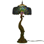 Tiffany-inspireret bordlampe med flerfarvet glasskærm i kuppelform og base i resin