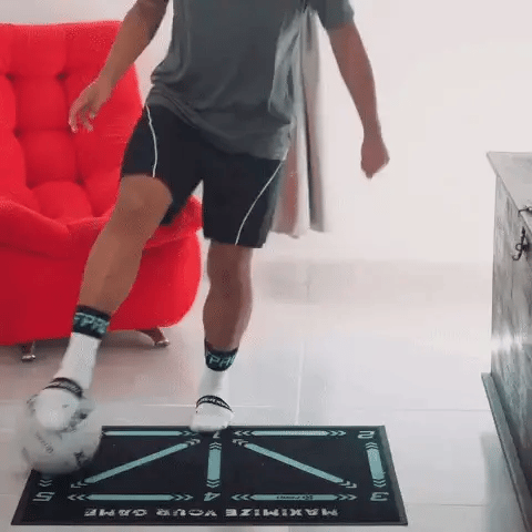 Domácí fotbalová tréninková podložka s video programem pro rozvoj dovedností