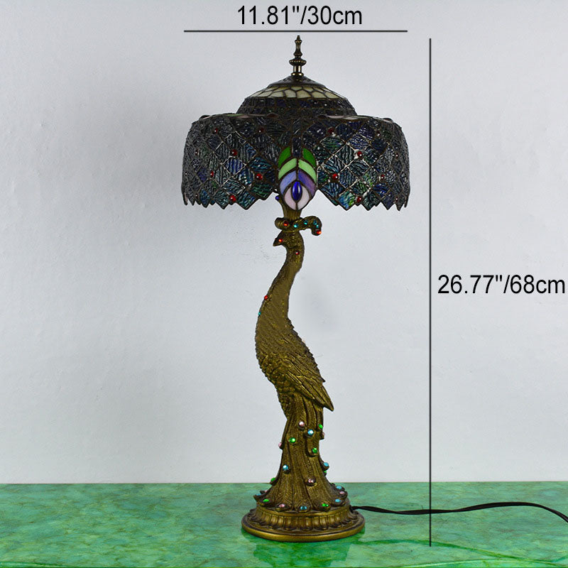 Tiffany-inspireret bordlampe med flerfarvet glasskærm i kuppelform og base i resin