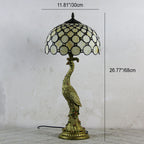 Tiffany-inspireret bordlampe med flerfarvet glasskærm i kuppelform og base i resin