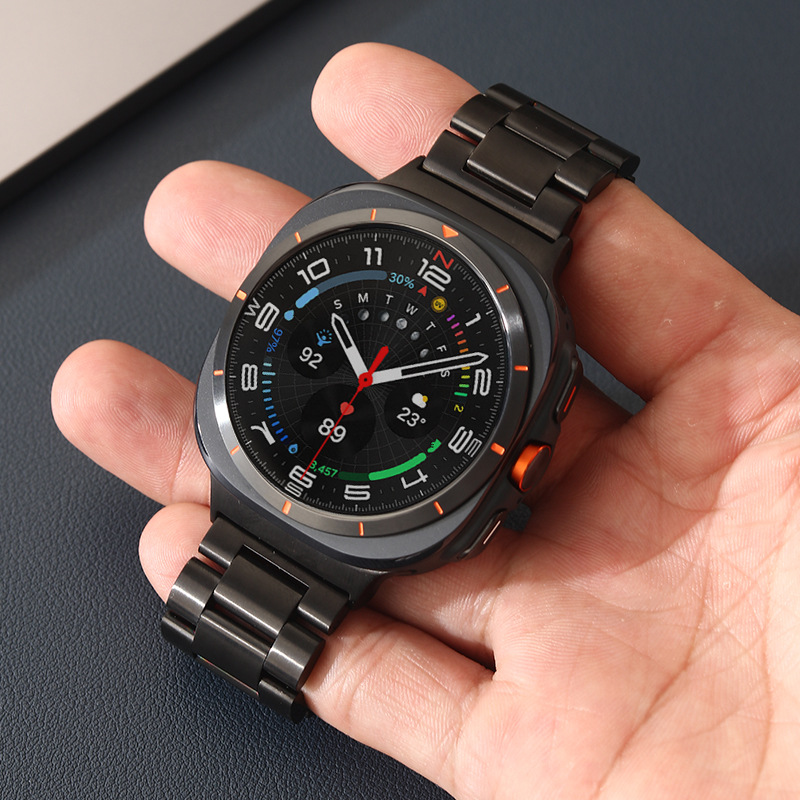 Samsung Watch Ultra titaniumrem, Toria DLC ridsefast finish