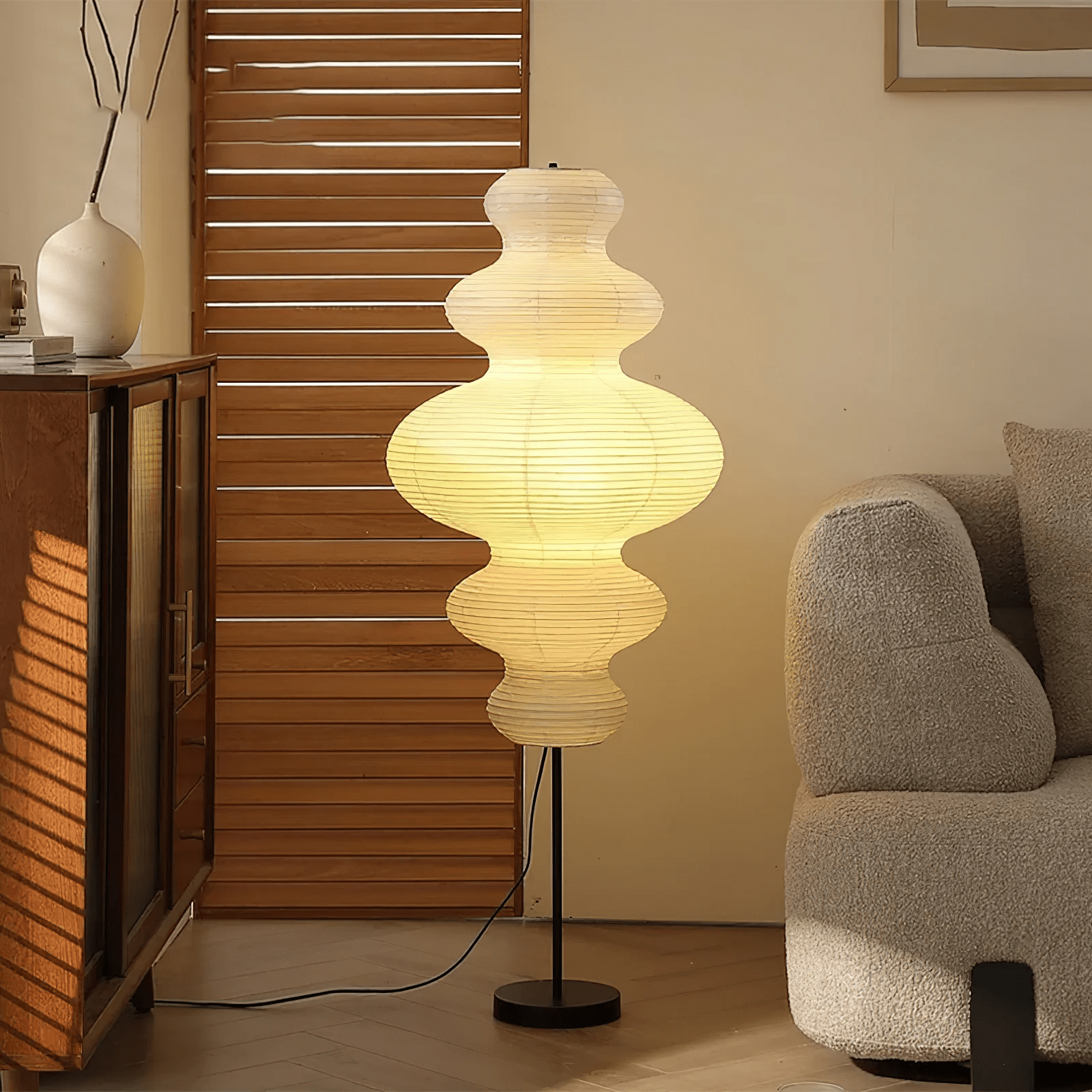 LumiKiri golvlampa med skärm i Chigiri-papper, varm glöd