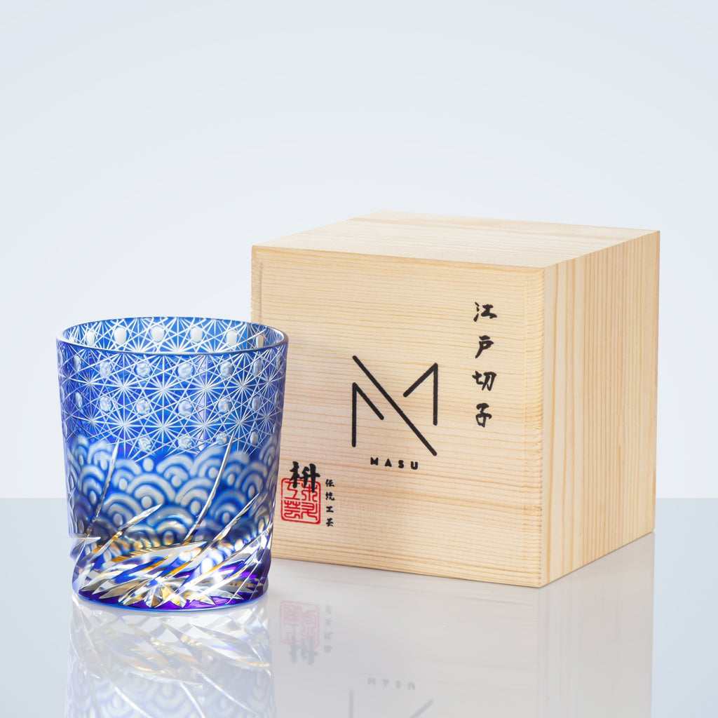 Kirrea Edo Kiriko whiskyglas i blå og ravfarvet, trægaveæske