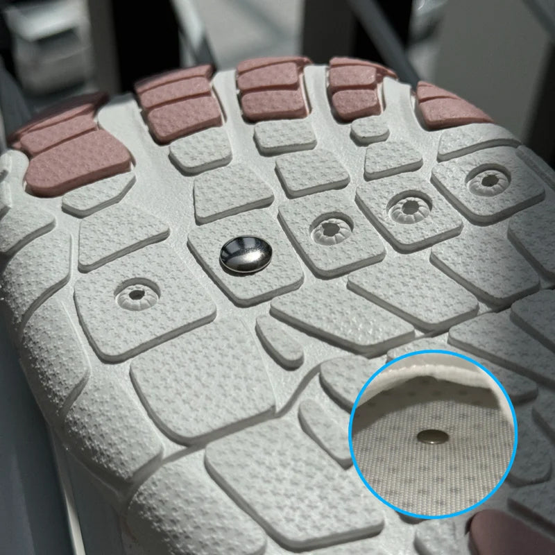 Barfußschuhe mit Kupferdetails und einer dünnen, flexiblen Sohle