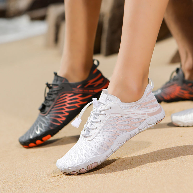 Barfußschuhe mit Kupferdetails und einer dünnen, flexiblen Sohle