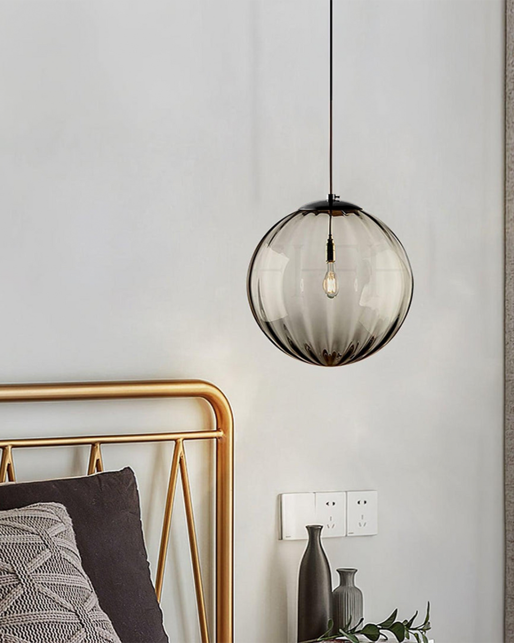 Lampada a sospensione VeraLux Vintage-Glow, vetro colorato, disponibile in sei colori