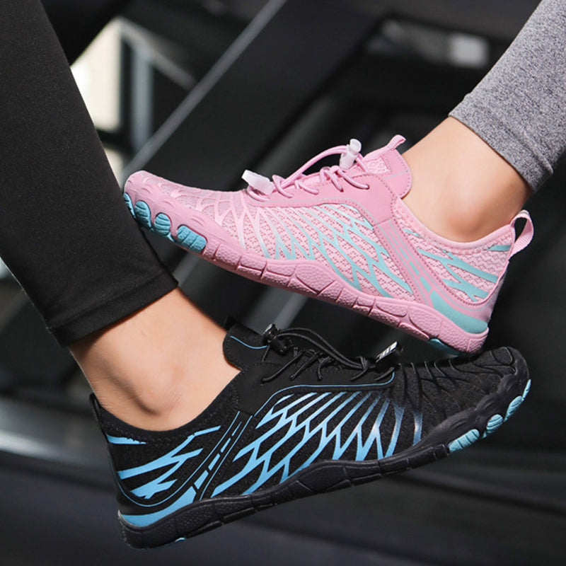 Barfußschuhe mit Kupferdetails und einer dünnen, flexiblen Sohle