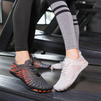 Barfußschuhe mit Kupferdetails und einer dünnen, flexiblen Sohle