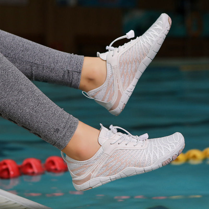 Barfußschuhe mit Kupferdetails und einer dünnen, flexiblen Sohle