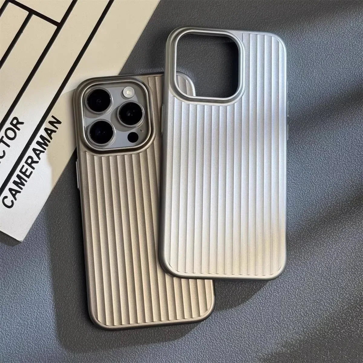 ApexGuard titaniumkleurige hoes voor iPhone, valbescherming met opstaande randen