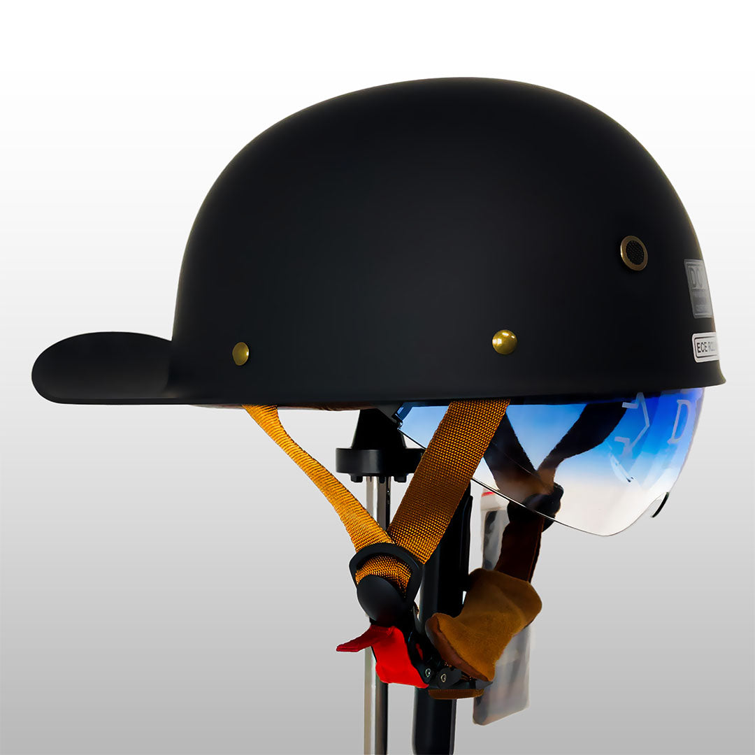 Půlhelma ve stylu baseballové čepice pro jízdu na motocyklu, s certifikací DOT a ECE