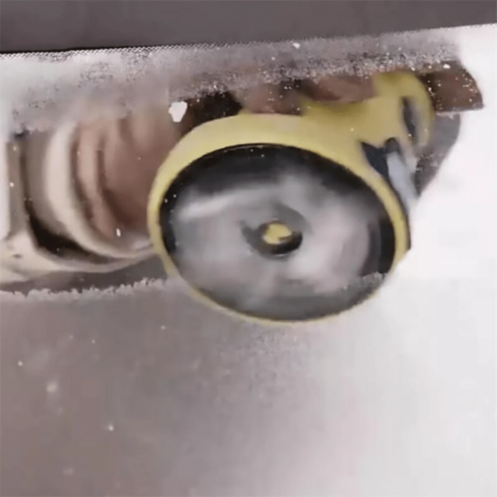 Heated Windshield Scraper With Automatic Clearing For Winter Driving | Fioriscas
