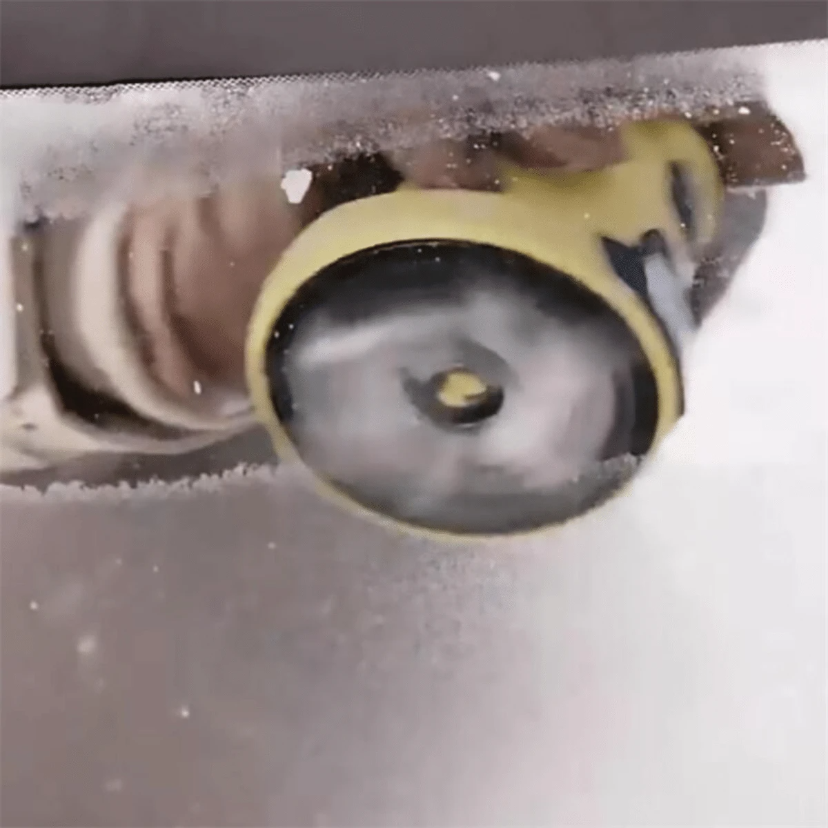 Heated Windshield Scraper With Automatic Clearing For Winter Driving | Fioriscas