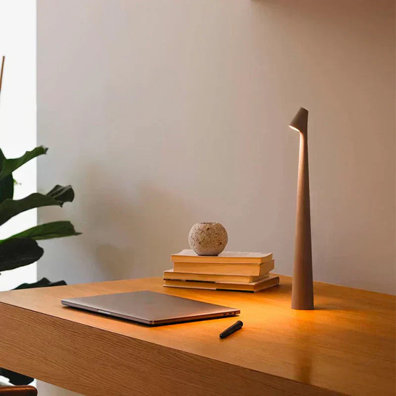 Bezdrátová LED stolní lampa s nordickým hliníkovým designem a dotykovým stmíváním
