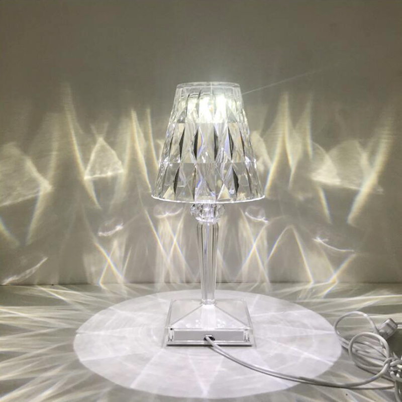 Lampada da tavolo Crystal Touch per un'illuminazione romantica ed elegante in camera da letto | Fioriscas