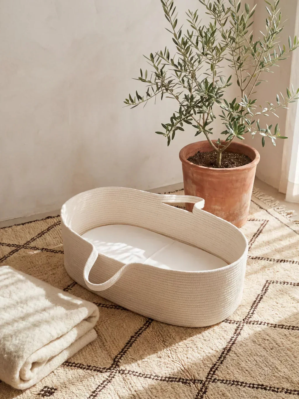 Hand-Braided Cotton Rope Moses Basket with Fitted Mattress Included