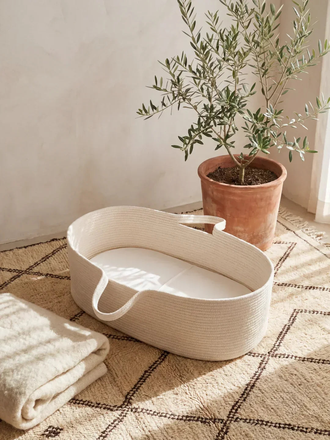 Hand-Braided Cotton Rope Moses Basket with Fitted Mattress Included