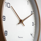 Vægur i massivt træ, minimalistisk skandinavisk stil, 2 størrelser