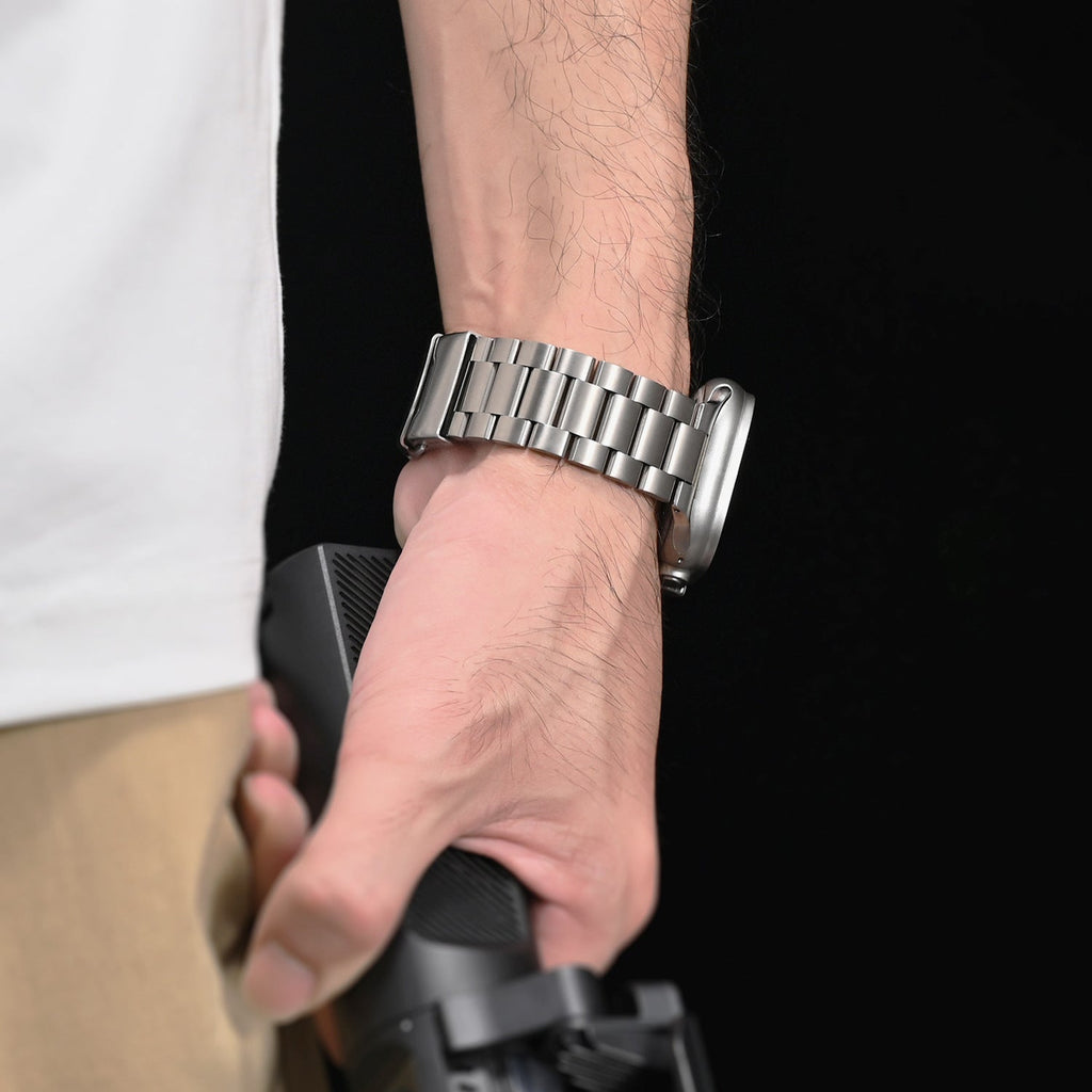 Pasek Apple Watch z tytanu z składanym zapięciem bezpieczeństwa, styl Kestrel