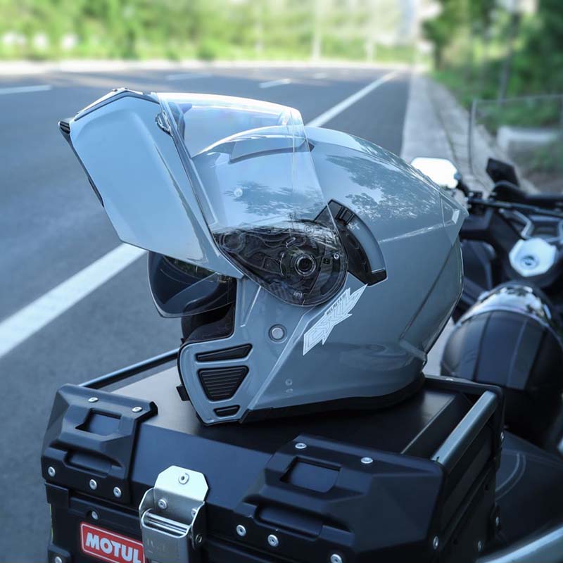 Modulární výklopná motocyklová helma, systém dvojitého hledí, certifikace DOT a ECE