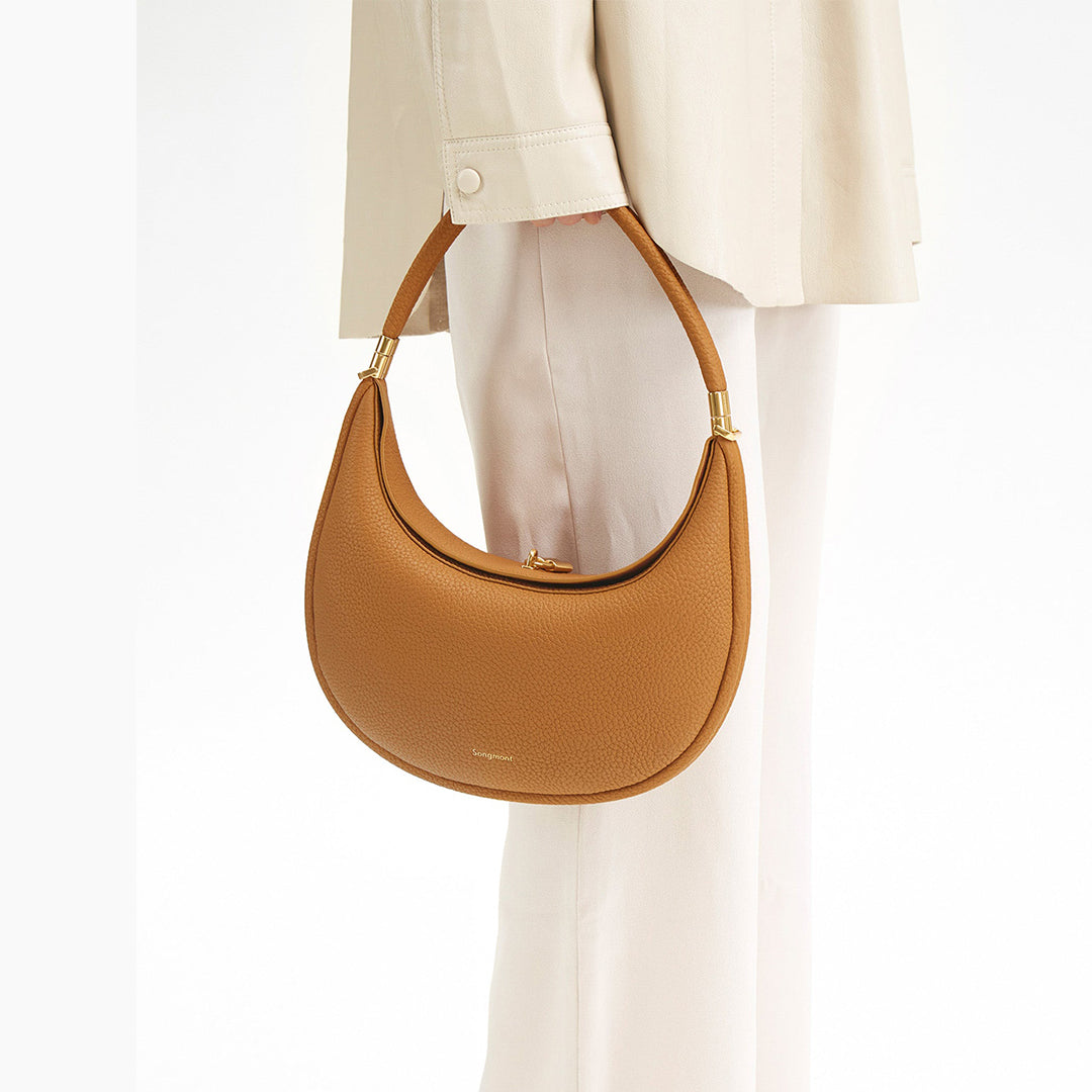 Skuldertaske i fuldnarvet læder, Aurelle Jolie Solara-design, kan bæres på fire måder