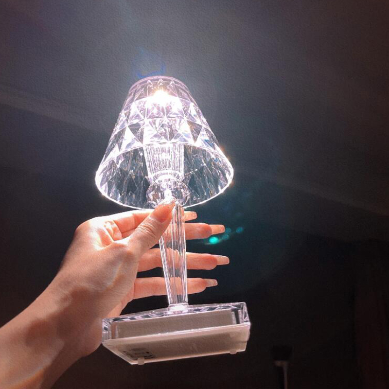 Lampada da tavolo Crystal Touch per un'illuminazione romantica ed elegante in camera da letto | Fioriscas