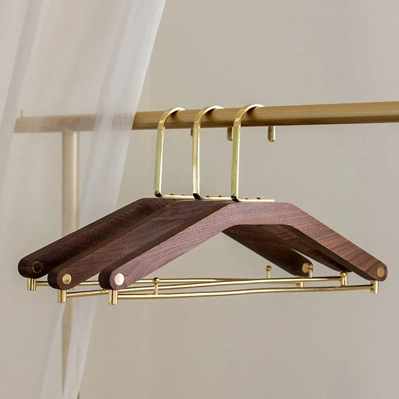 Věšáky na kabáty a kalhoty Arcora Walnut Brass