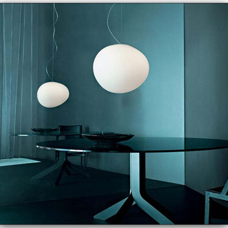 Elun schlanke minimalistische schwebende eiförmige Glas-Pendelleuchte | Fioriscas
