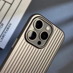 ApexGuard titaniumkleurige hoes voor iPhone, valbescherming met opstaande randen