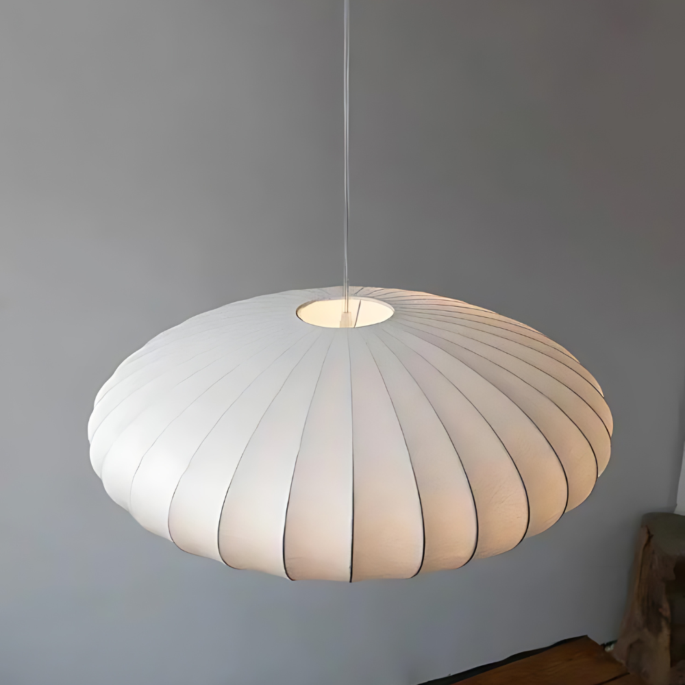 Pendellampe Aethera med elfenbensfarvet silkefinish, rund loftslampe, to størrelser