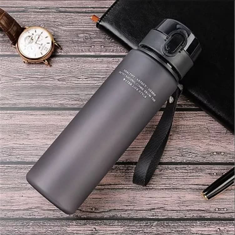 Leak-proof BPA-free water bottle for sports, work & everyday life - Fioriscas