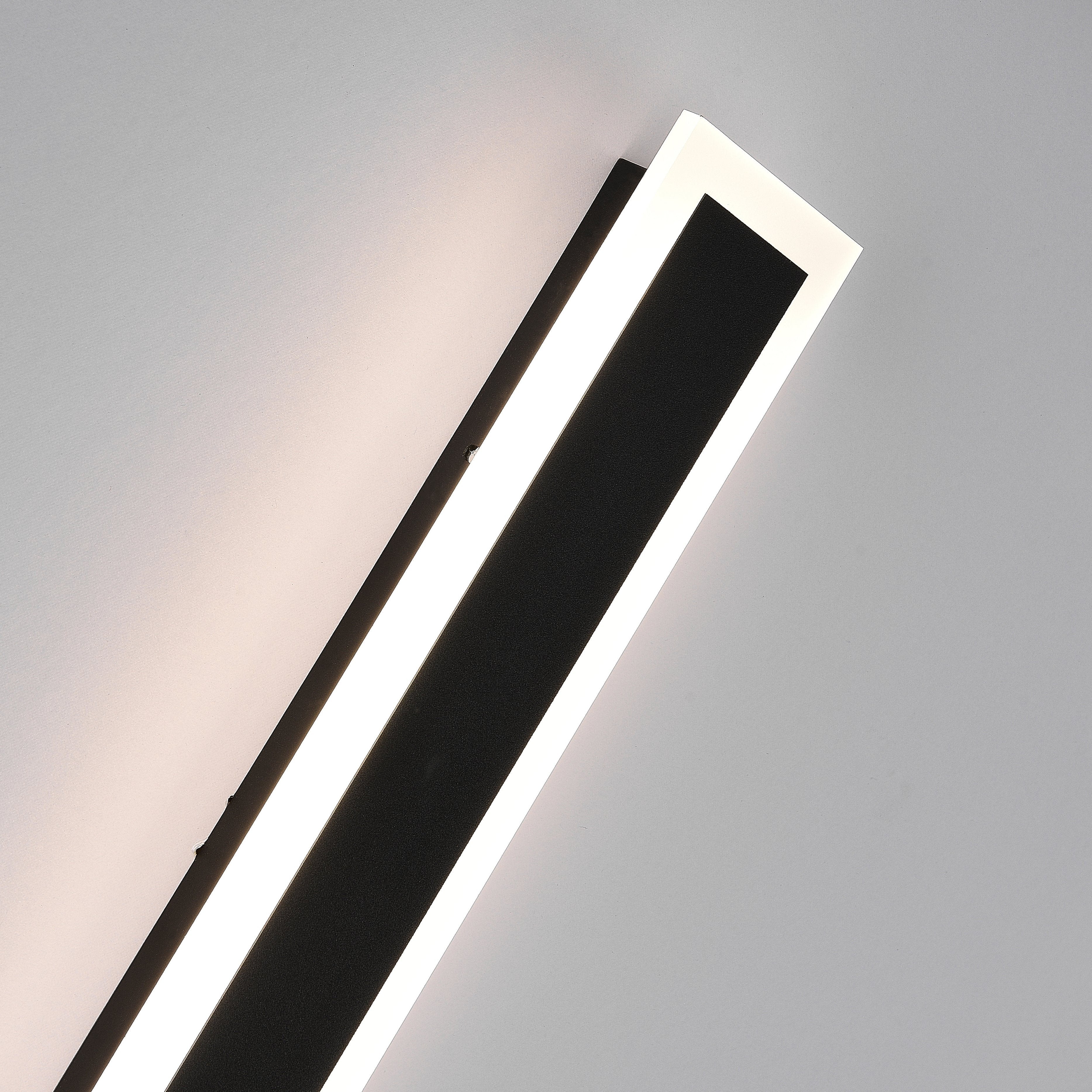 Lineær udendørs væglampe med Frostline-design i akrylpanel