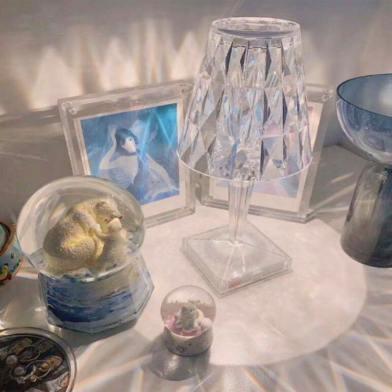 Lampada da tavolo Crystal Touch per un'illuminazione romantica ed elegante in camera da letto | Fioriscas