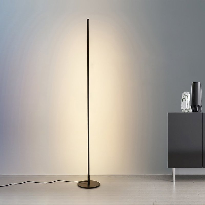 Lampada da terra moderna AstraLumina, LED dimmerabile con telecomando wireless