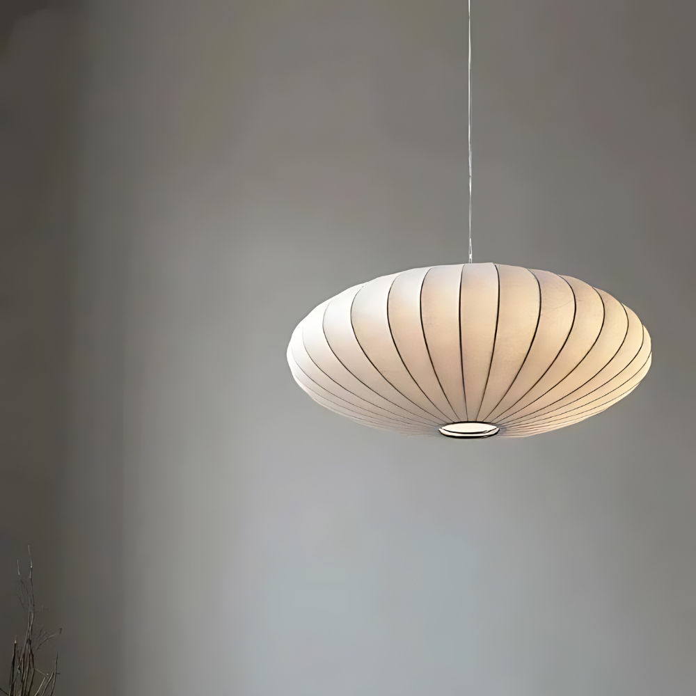 Pendellampe Aethera med elfenbensfarvet silkefinish, rund loftslampe, to størrelser
