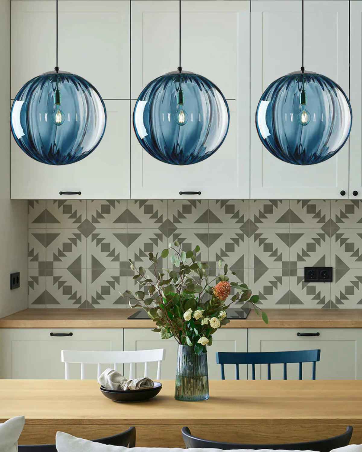 Lampada a sospensione VeraLux Vintage-Glow, vetro colorato, disponibile in sei colori