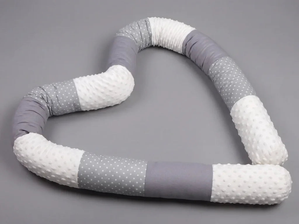 Protetor premium para cama de bebé em algodão e veludo | Fioriscas