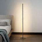 LuxeGlow LED-gulvlampe med fjernbetjening, justerbart lys fra varmt til køligt