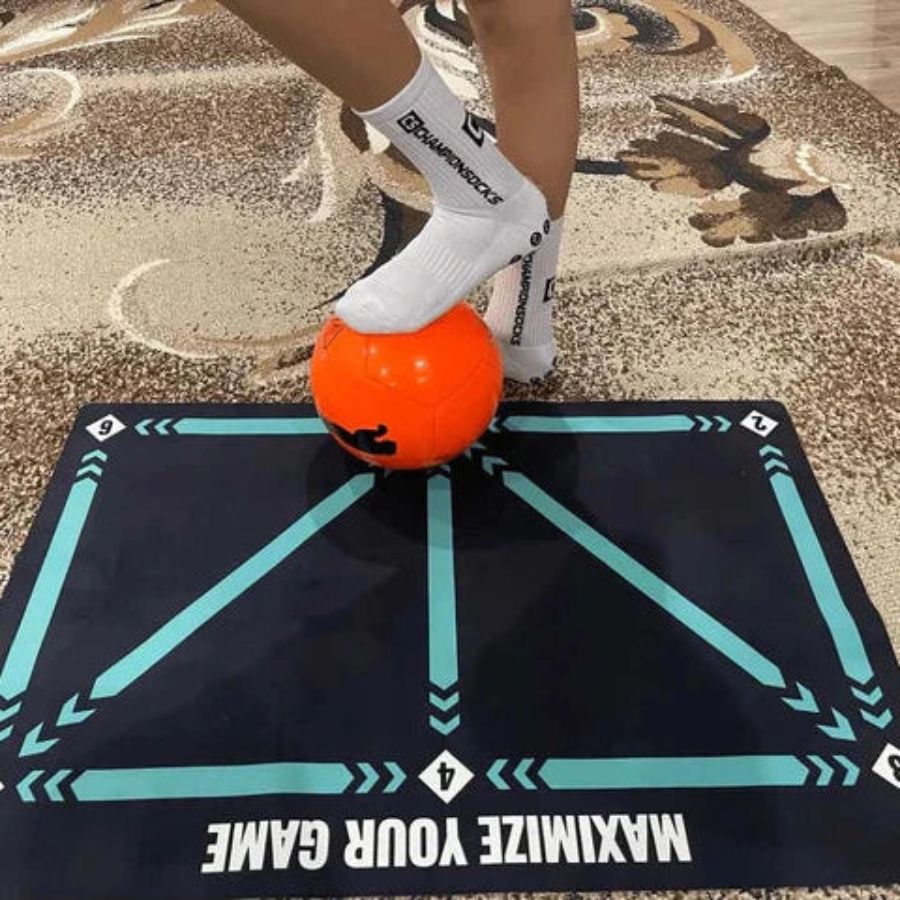 Domácí fotbalová tréninková podložka s video programem pro rozvoj dovedností