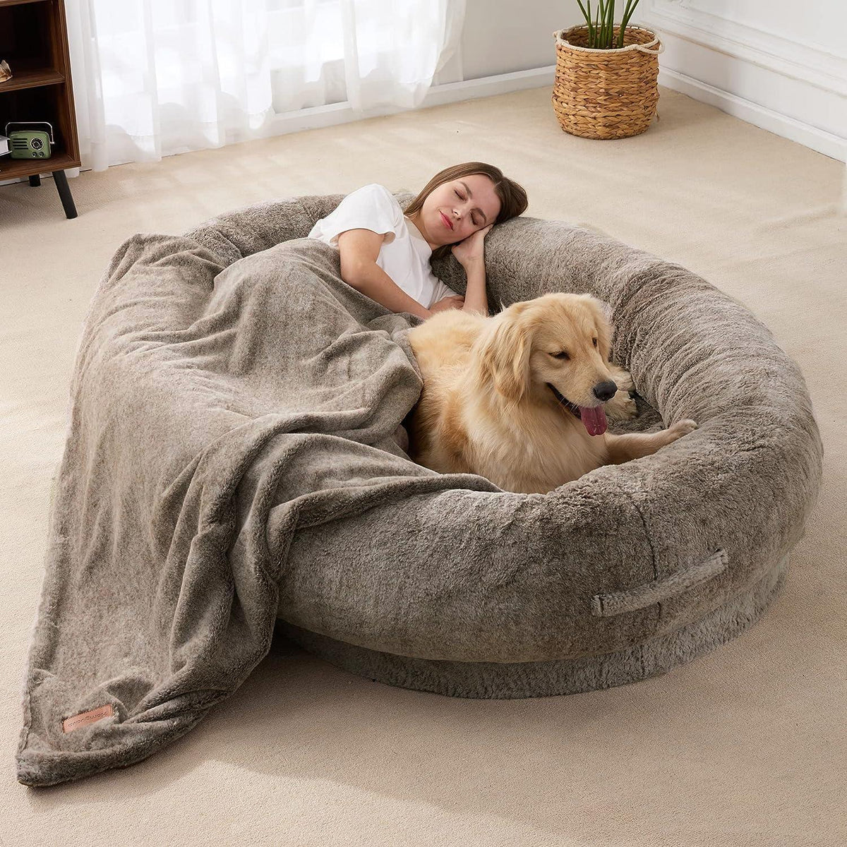 Le lit pour chien humain, une chaise longue confortable pour les humains du monde entier | Fioriscas