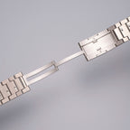רצועת שעון מטיטניום בדרגה 2 של Gravitiq ל־Apple Watch, עם אבזם מגנטי