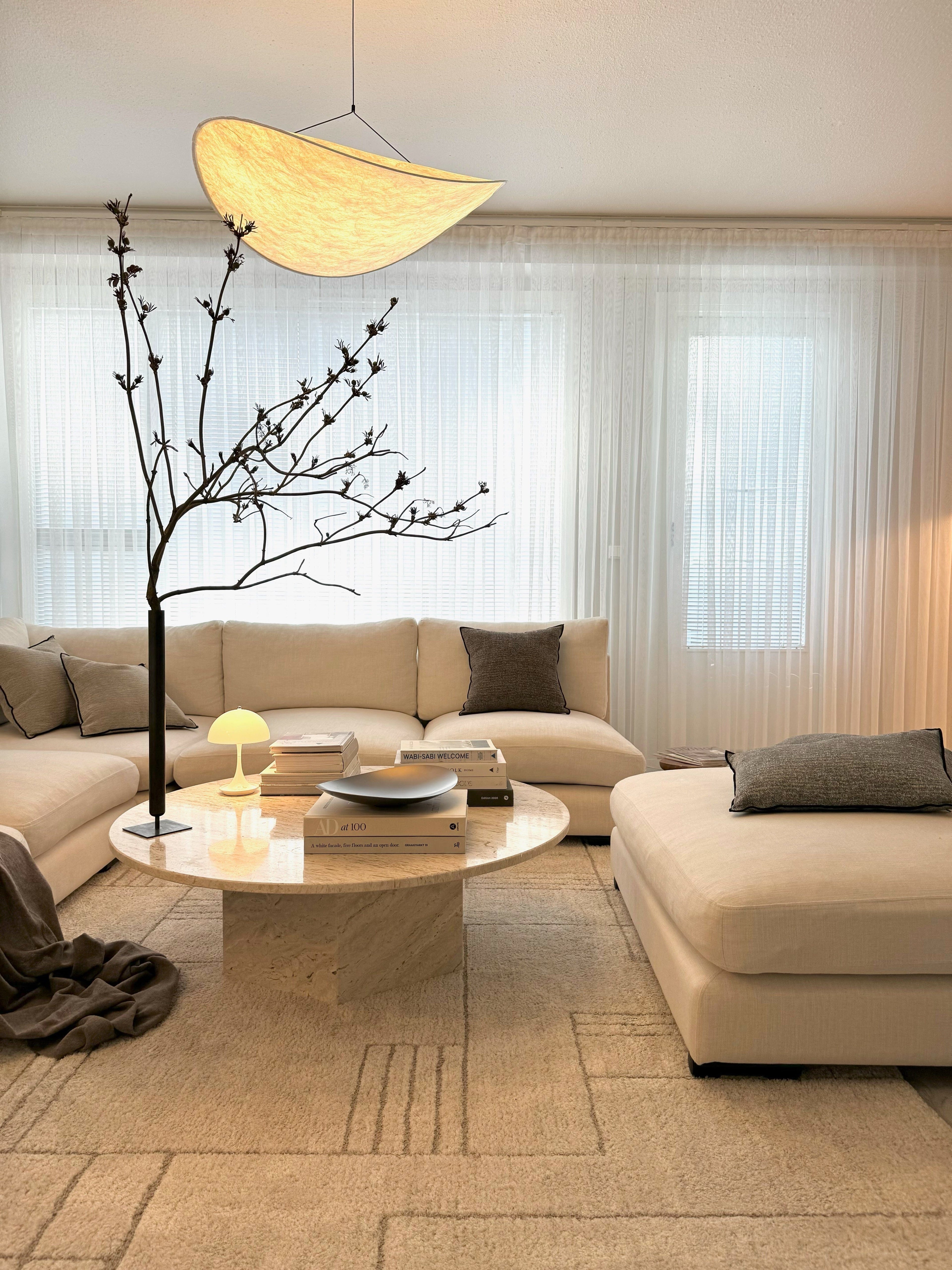 Lyra LED-lysekrone med lagdelt silke-bladskærm, nordisk design