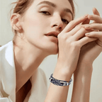 Leather Bracelet with Guitar-Inspired Design - Fioriscas