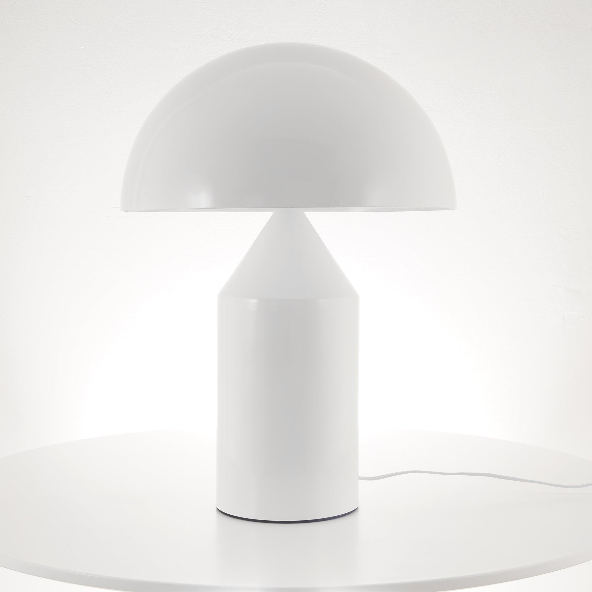 Stolní lampa Atollo Lunaro, sochařský kovový design v italském stylu