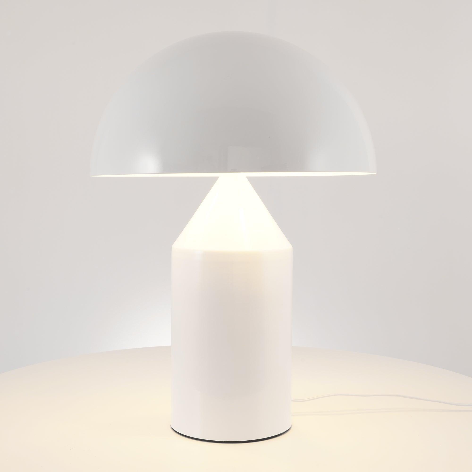 Stolní lampa Atollo Lunaro, sochařský kovový design v italském stylu