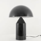 Stolní lampa Atollo Lunaro, sochařský kovový design v italském stylu