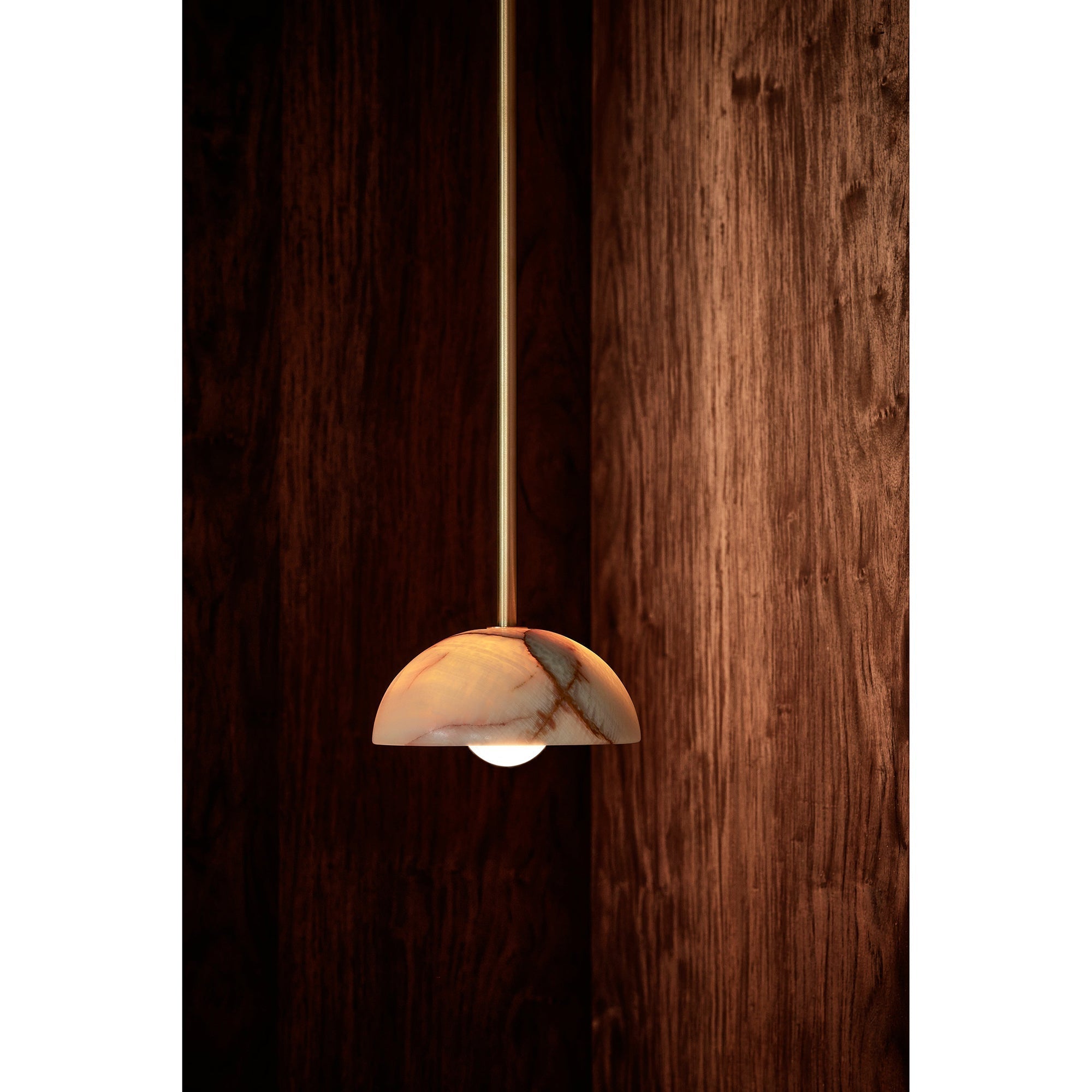 Aurelia moderni minimalistinen eleganssi messinki-metalli-lasiriippuvalaisin | Fioriscas