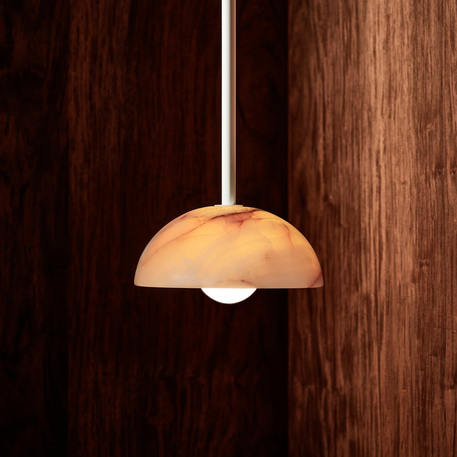 Aurelia moderni minimalistinen eleganssi messinki-metalli-lasiriippuvalaisin | Fioriscas
